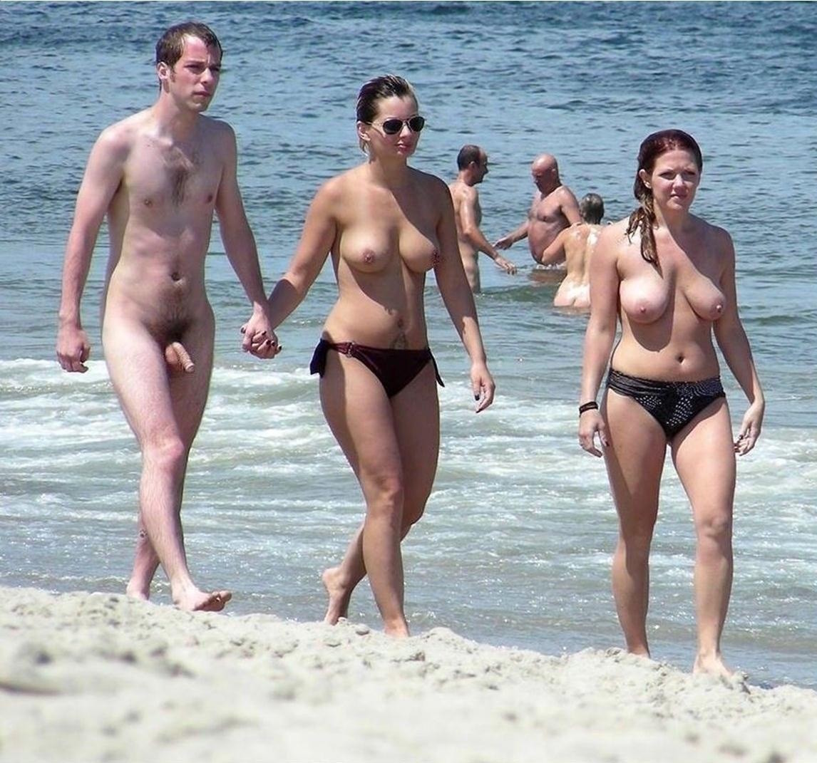 голыми с друзьями на пляже фото 62